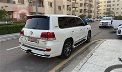 تۆیۆتا لاند کروزەر